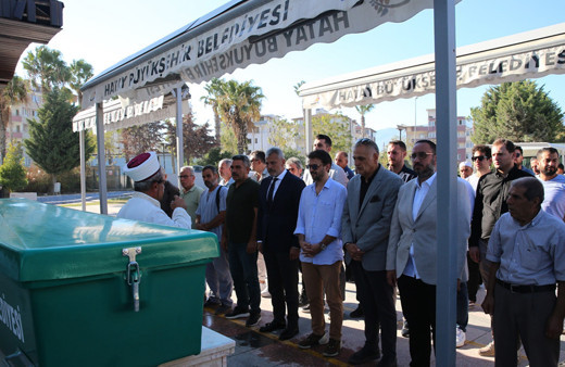 Senarist ve yönetmen Tomris Giritlioğlu'nun cenazesi Hatay'da defnedildi