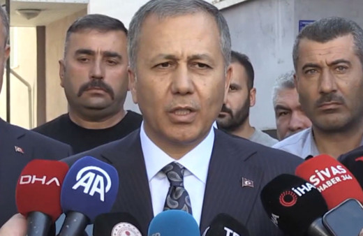 Bakan Ali Yerlikaya şehit polis memuru Şeyda Yılmaz'ın ailesine taziye ziyaretinde bulundu