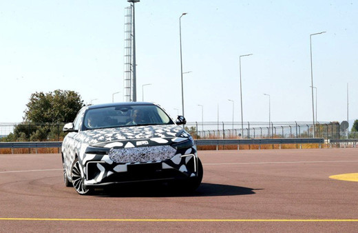 Bakan Kacır, Togg'un yeni modeli T10F'yi test etti