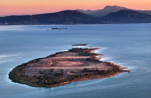 Konya'da satılığa çıkarılan ada yeni sahibini arıyor! Metrekare fiyatı...