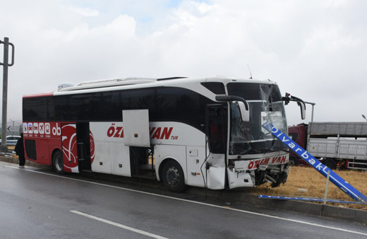 Malatya'da yolcu otobüsüyle traktör çarpıştı! Kazada 1 kişi öldü