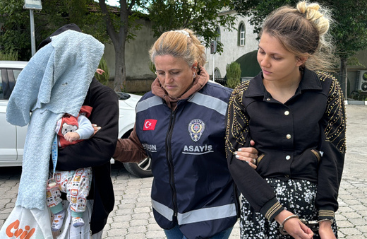 Polis memurunun evine giren hırsızlar silah ve ziynet eşyası çaldı