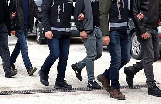 İzmir merkezli FETÖ operasyonunda 12 kişi gözaltına alındı
