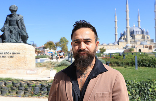 Yusuf Dikeç portresi, depremzedeler için açık artırmada satılacak