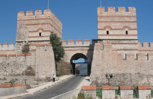 Fatih'te kan donduran olay! 2 kişiyi öldürüp intihar etti