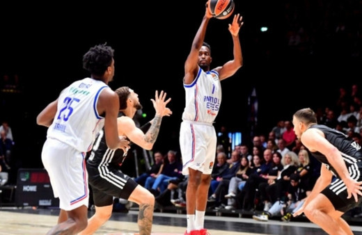 Anadolu Efes EuroLeague’de rahat kazandı