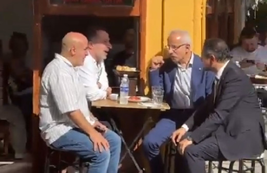 Ulaştırma ve Altyapı Bakanı Uraloğlu, Beşiktaş'ta bir köftecide vatandaşlarla sohbet etti