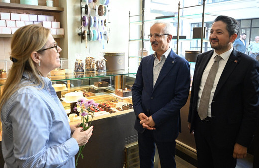 Ulaştırma ve Altyapı Bakanı Uraloğlu, Beşiktaş'ta ziyaretlerde bulundu