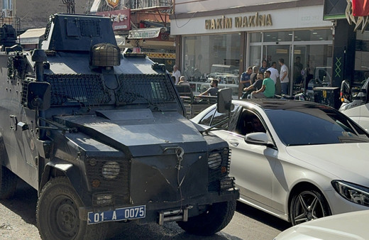 Adana'da yolda el bombası bulundu