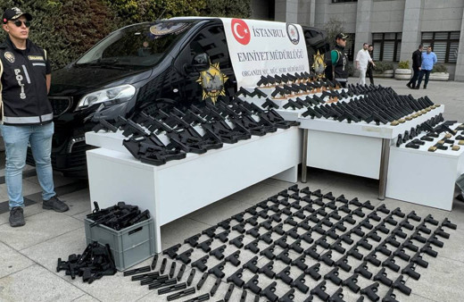 İstanbul'da silah kaçakçılığı operasyonu! Ele geçirilenler şaşırttı