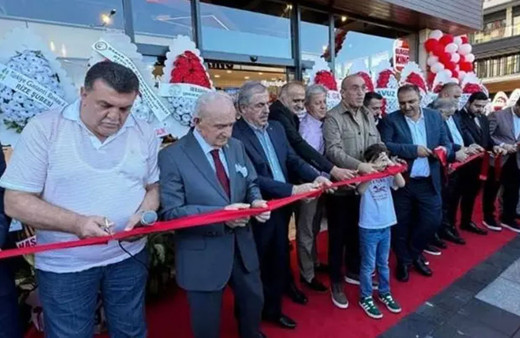 Rize'de Burger King açılışına katılan AK Partili belediye başkanından açıklama
