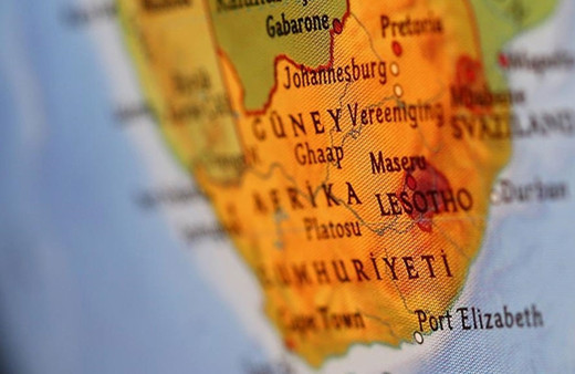 Otomobille kamyon çarpıştı! 8 kişi hayatını kaybetti