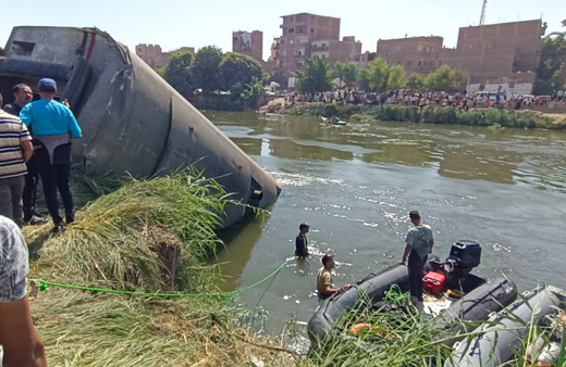Mısır'ın Minye kentinde iki trenin karıştığı kazada 20 kişi yaralandı