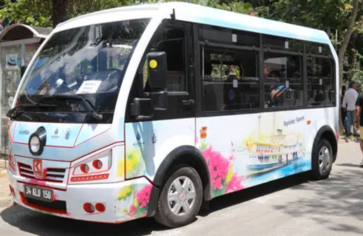 Büyükadalılar'dan İBB önünde eylem: 'Azmanbüsler' derhal Adalar'dan çıkarılmalı