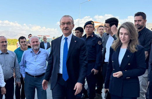 Depremde 4 kişi yaralandı! Malatya Valisi açıkladı: Balkondan atlayan arkadaşımız...