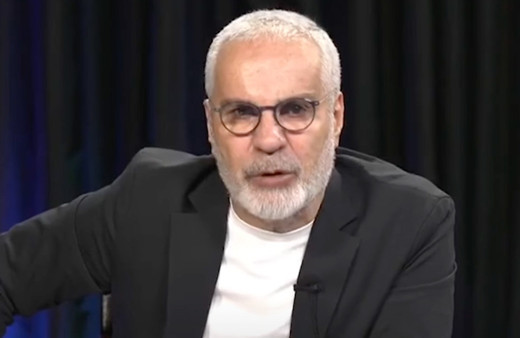 Halk TV'den Bahçeli'ye aşağılık iftira! Özgür Özel'in ben daha iyi el tutarım yarışına bakın!