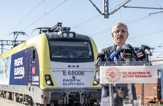 Bakan Uraloğlu, Türkiye'nin ilk özel uluslararası yük trenini uğurladı