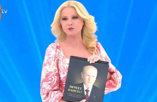 Devlet Bahçeli'den Müge Anlı'ya kitap hediyesi