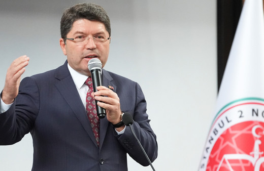 Bakan Tunç: "Darbecilerin yazdırmış olması bile anayasayı değiştirmek için yeterli bir sebeptir"