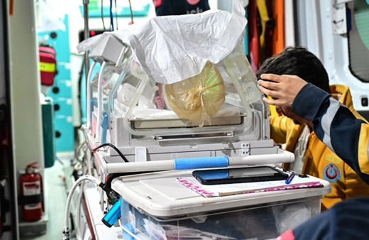 "Yenidoğan çetesi"nin telefon görüşmelerine diploması askıda olan doktorun obezite ameliyatı takıldı