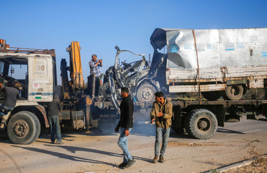 İsrail Gazze'de UNRWA'ya ait aracı vurdu: 2 ölü