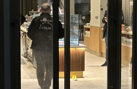 Antalya'da kahve zinciri şubesine molotoflu saldırı