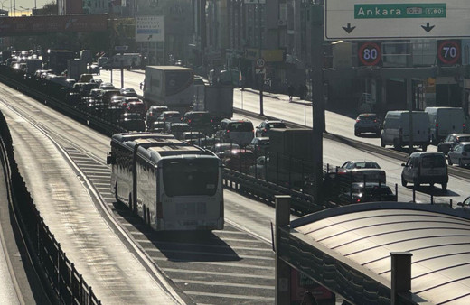 Avcılar'da metrobüste yangın paniği!