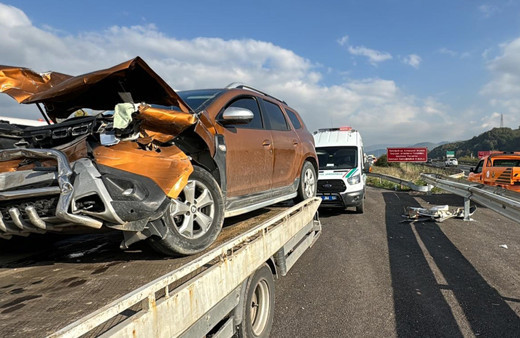Anadolu Otoyolu'nun Düzce kesiminde zincirleme trafik kazasında 4 kişi yaralandı