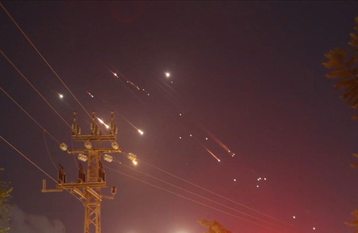 İsrail, İran'daki askeri hedefleri vurduğunu duyurdu