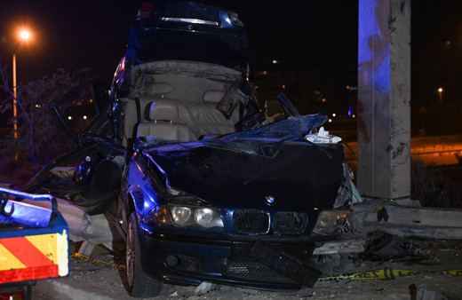Ankara'da feci kaza! Direğe çarpan araçtaki 4 kişi hayatını kaybetti