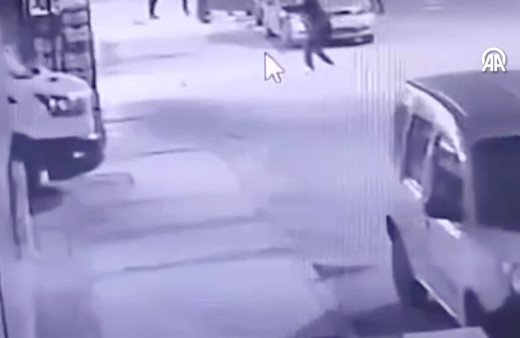 İzmir'de silahlı kavgada açılan ateşle ağır yaralanan polis memuru hayatını kaybetti