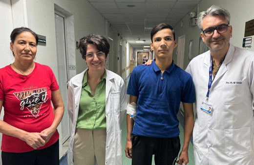 Türkmenistanlı genç 17 yıldır kullandığı hasta bezinden ameliyatla kurtuldu