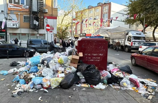 İstanbul'da 4 ilçede çöp dağları yükseldi! Grev kararı...