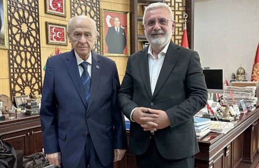 Bahçeli ile görüşen Mehmet Metiner: Bahçeli'nin uzattığı el ısırıldı, silahların bırakılmayacağı söylendi