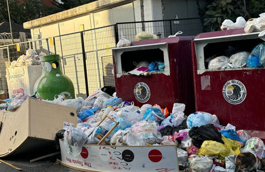 Kartal'da ara sokaklarda çöpler halen toplanmadı