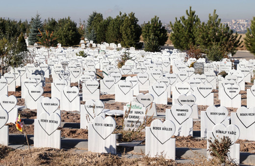 Sivas'ta arazide cesedi bulunan bebeğin mezar taşına bu yazı yazıldı