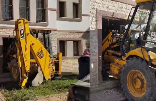 Bartın'da iş makinesi eve daldı: 1 yaralı