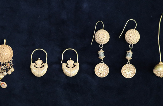 Denizli'de Lidya dönemine ait takılarla yakalanan 2 kişi tutuklandı