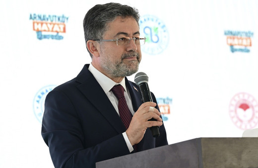 Tarım ve Orman Bakanı Yumaklı, "Zeytin" adı verilen köpeği sahiplendi