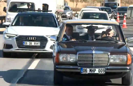 Devlet Bahçeli'den nostaljik Ankara turu: Fikrimin İnce Gülü şarkısı ile yollarda