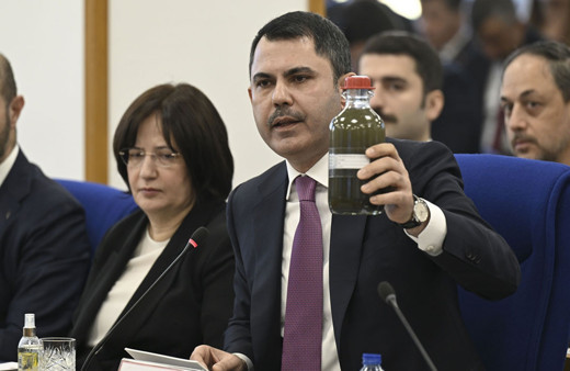 Murat Murum İzmir Körfezi'nden şişeyle TBMM'ye su getirdi kirliliğin kaynağını açıkladı