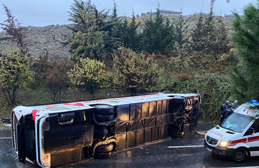 İstanbul'da yolcu otobüsü devrildi! Ölenler ve çok sayıda yaralı var
