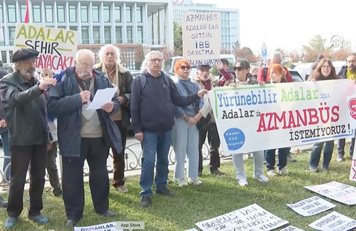 Adalılardan İBB binası önünde 'azmanbüs' tepkisi halkın isyanı gözardı edildi