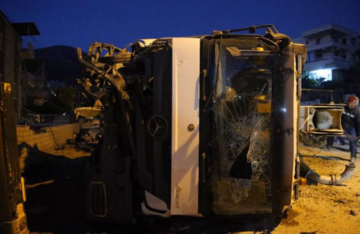 Hatay'da freni boşalan beton mikseri 3 araca çarptı: 4 yaralı