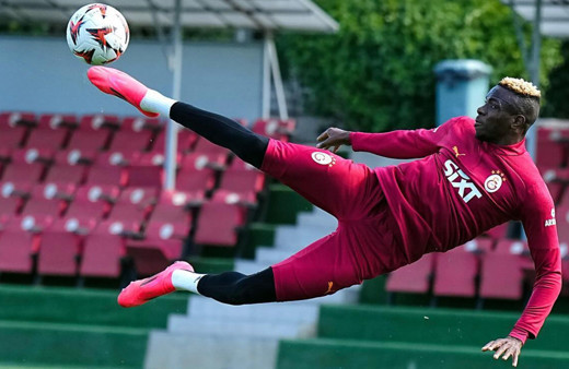 Galatasaray, Osimhen'in bonservisini alıyor mu? Napoli'den açıklama geldi