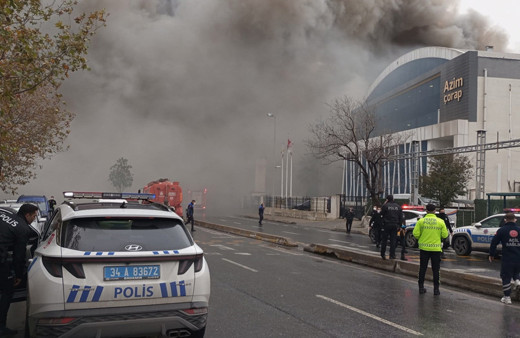 Esenyurt'ta fabrika yangını! Çalışanlar tahliye edildi