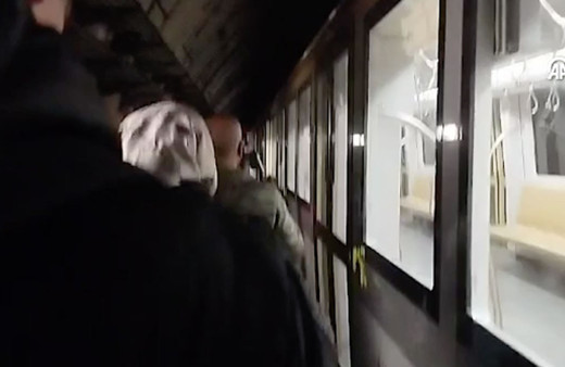 İstanbul'da 5 durağı pas geçen sürücüsüz metro, yolcularda paniğe neden oldu