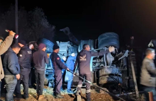 Malatya'dan acı haber! Kazaya müdahale eden polislere tır çarptı! 1 şehit