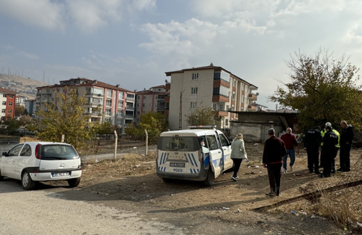 Malatya'da korkunç kaza: Otomobil yayaların arasına daldı