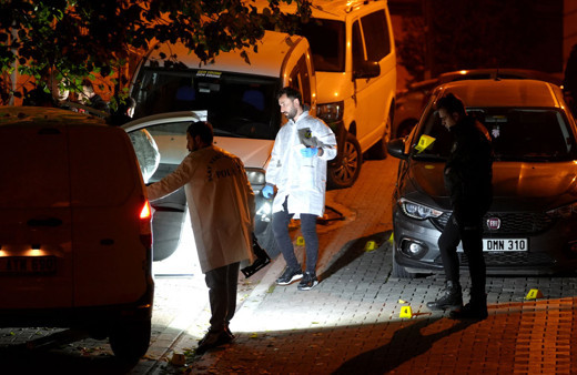 Esenyurt'ta kardeşini silahla vurarak öldüren şüpheli, kendisini eve kilitledi